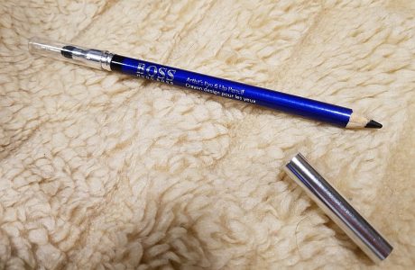 kredka-do-oczu-hugo-boss-artist-s-eye-up-pencil-01-black.jpg
